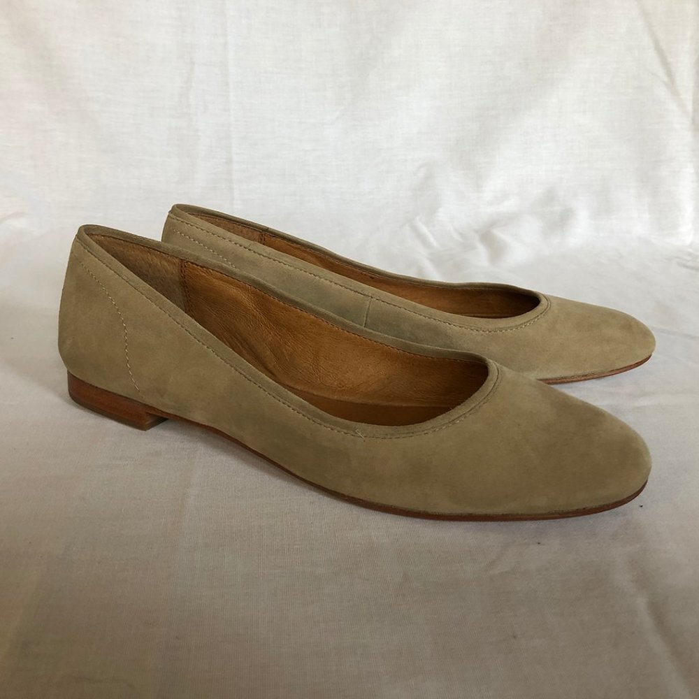 Brand New Frye "Gloria" Ballet Flat Taupe Leather